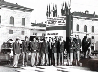 Družstvo Československa, které uspělo v kvalifikaci na olympiádu v Římě 1960. Turnaj se hrál v Boloni, Vladimír Pištělák je druhý zleva