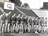 Na obrázku je celá výprava Zbrojovky v dresech na káhirském stadionu Gezira Cairo. Zleva: Mrázek, Konečný, Konvička, Pištělák, Nebuchla, Zdeněk Bobrovský, Merkl, Helan, Čurda, Pokorný, Kummer, Novák (technický vedoucí)
