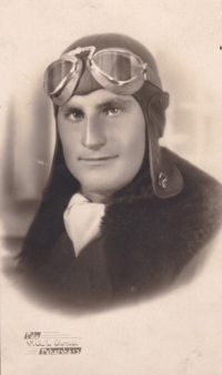 Josef Štivar, aviator