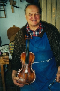 V dílně, 2001