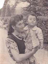 Adel with her mother in Stryiskyi Park. Lviv, late 1940s