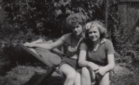 With sister Jana, Helena Pohořelská on the left