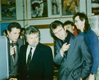 Otakar Mika (third from right) guides Czech Prime Minister Petr Pithart (second from left) through the Cremona Luby factory in the early 1990s. Standing on the far left is Cremona director Vlastimil Jirasek