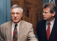 Otakar Mika (right) at the ODS congress in Cheb with Prime Minister Václav Klaus, second half of the 1990s