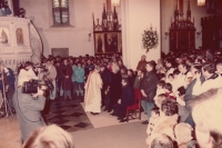 Václav Havel in the cathedral in Hradec Králové, 1989