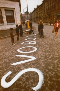 People in the streets of Hradec Králové, August 1968