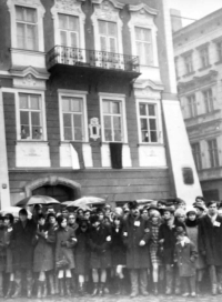 Ivan Beneš zachytil pochmurnou atmosféru na pohřbu Jana Palacha 25. ledna 1969. S upáleným studentem se přišly rozloučit statisíce lidí z celé republiky