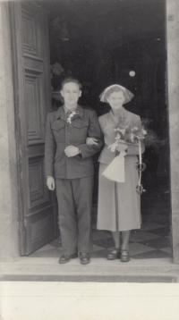 Newlyweds Mlčochovi, Troubky 1954