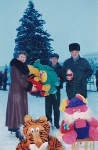 З чоловіком Ігорем Пімкіним (праворуч) в Краматорську, 2004 р. 
