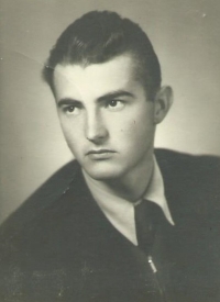 Martin Lis na maturitní fotografii, 1953