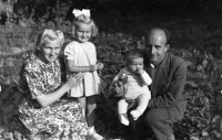 Helena Sallakuová in a skirt with her parents and sister Blažena / Jeseník / early 1950s