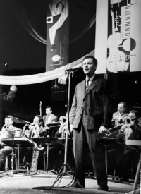 Karel Vlček na Celostátní přehlídce tanečních orchestrů Pardubice, 1965