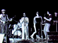 The beginnings of Jasná Páka with the then typical black glasses for the new wave. From left Michal Ambrož, David Koller, Markéta Vojtěchová Ambrožová, Ivana Fraňová, Jan Ivan Wünsch and Bohumil Zatloukal, 1981