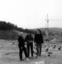 Helena Sallakuová / construction of the dam in Tatrovice / 1968