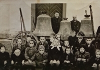 Mysločovice children in front of the removed bells of the Holy Trinity Church (for war purposes), the witness is in the first row on the right, above her brother Antonín and on his left a Romany boy Štěpán (with a cap), 25 March 1942