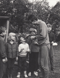 Miloš Winkler na táboře katolické mládeže, 1976