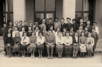 Jiří Fiala ( 2. řada shora, třetí zprava), sedmá třída, gymnázium  Hejčín, Olomouc, 1957, na fotce francouzštinář Smýkal