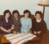 Sestry Křejpské: zleva Jiřina, Věra, Pavla, Růžena, 1986