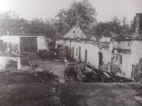 Pohled na bývalou usedlost Františka Samka, Leskovice, 1945