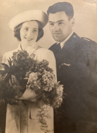 Svatební fotografie rodičů Igora Ocelky Marie a Josefa Ocelkových, 13. června 1939