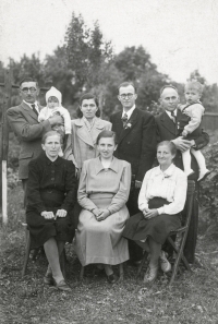 Parents with their first grandchildren. Seated on the left is mother Anna Kořená, above her her husband Adolf Kořený with granddaughter Maria. In the middle is the eldest sister Vlastimila, above her stands Jarmila Chovancová and her husband Jan Hon and his parents, Mr. and Mrs. Hon with their grandson Jan, 1950s