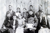 Karpo Vasylchuk and his relatives. The village of Antonivka, 1934