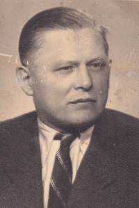 Strýc Josef Černík, Hradec Králové, 1946