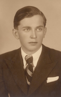 Witness's father Jan Rajlich Sr's high school graduation photo (Jindřichův Hradec Grammar School), 1939