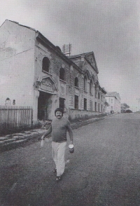 Fotografie z knihy Dílna '88 Ašsko. Dělnický dům. Foto: Miroslav Hucek z cyklu Aš 