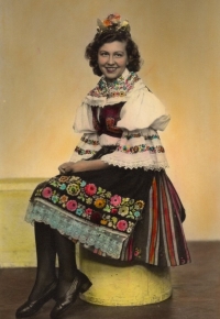 Drahomíra Ševčíková na plese, Slovanský dům, Šternberk, 1950