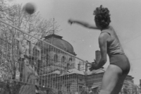 Irena Tichá při utkání, Jablonec nad Nisou, 1963