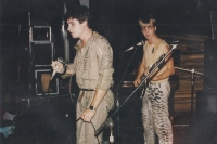 A concert at Na Chmelnici with FPB, the witness is playing the guitar, 1985