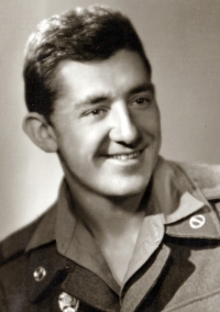 Daniel Malyk ve vojenské uniformě (r. 1962)