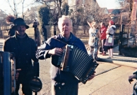 Petr Zámečník s harmonikou, masopust ve Vacově