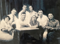 Parents Dmytro Chakyr and Paraskoviia Chaky, center, in a circle of friends and relatives. Melitopol, Zaporizhzhia region, 1940