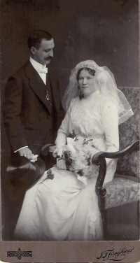 Maxmilián a Marie Ullmannovi, svatební fotografie dědy a babičky, rozené Pissingerové, 1913