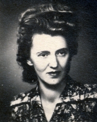 Anna Přibylová, matka pamětnice, v roce 1949