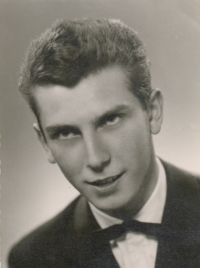 Bohuslav Šír na maturitní fotografii, rok 1961