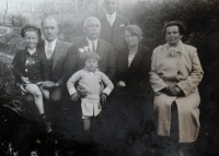 The witness with his parents and relatives from Lithuania in the emigrant collection camp in Moravská Třebová. Photo before World War II