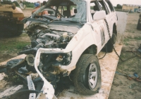 Toyota 4 Runner voj. pozorovatelů po najetí na minu, mise UNMEE, rok 2002, Eritrea