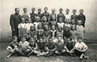 Uhelný trh elementary school, 3rd grade. Vlasta Vyleťalová is far left in the second row; the sons of political prisoners Plecitý and Tůma are the boys with no shoes, circa 1952