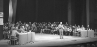 Discussion in the theatre hall of DK ROH in Č. Budějovice, photo Bohuslava Maříková, November 1989