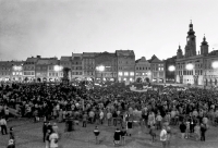 Demonstrace na budějovickém náměstí, foto Bohuslava Maříková, listopad 1989