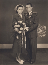 František a Dagmar, roz. Dotřelová, svatební foto, 11. července 1953, Velká Bystřice