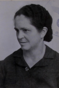 Pamětníkova babička Anna Hocke, 1942