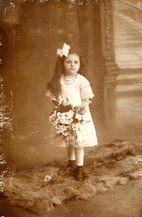 Maminka Gertruda, 1916