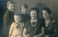 Father of Igor Froněk with his siblings