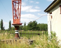 Stožáry střední vlny, stožár byl napájen 15kV hliníkovou trubkou z antukového domku, Pohodlí u Litomyšle, 2008