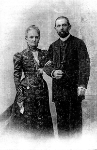 Kateřina and Josef Ullmann, wedding photograph of great-grandmother and great-grandfather, 1874