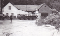 Záplavy U Tří Kocourů, ruská okupační vojska měla přesun z Příluky do Morašic, pamětníkovi chtěli zabavit fotoaparát, 23. 6. 1974